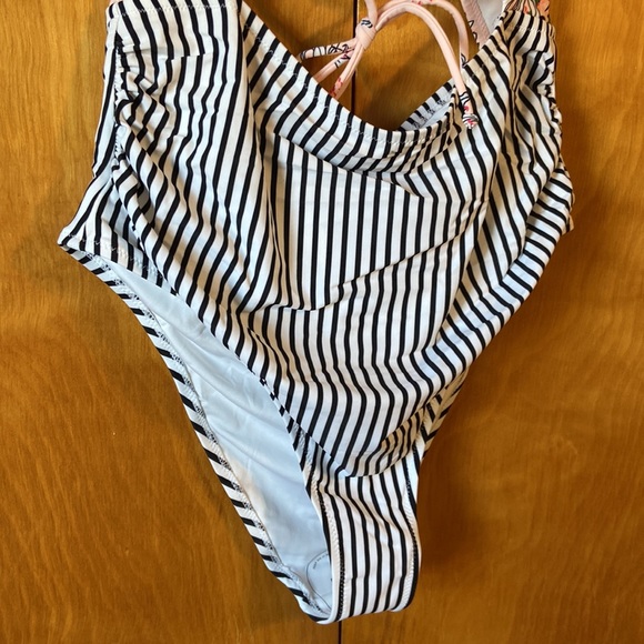 NWT Cupshe Swimsuit. Size XXL - Picture 5 of 10